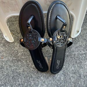 KATLIU | Black Flat Sandals | size 8